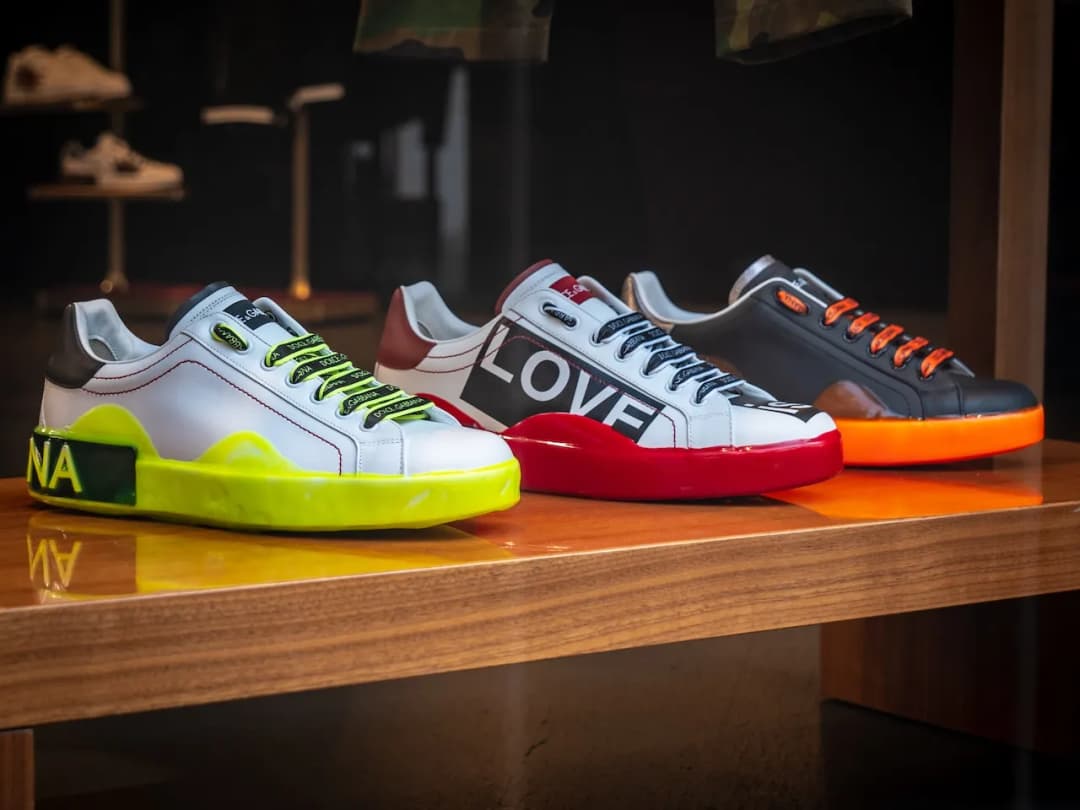 Modne buty młodzieżowe, które musisz mieć – trendy na każdą okazję