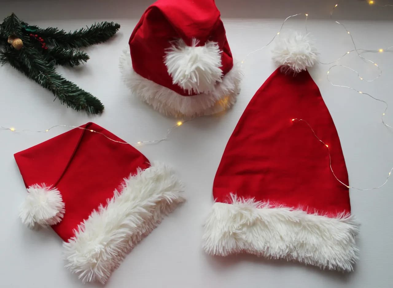 Jak wygląda czapka Mikołaja? Odkryj jej wyjątkowy styl i detale